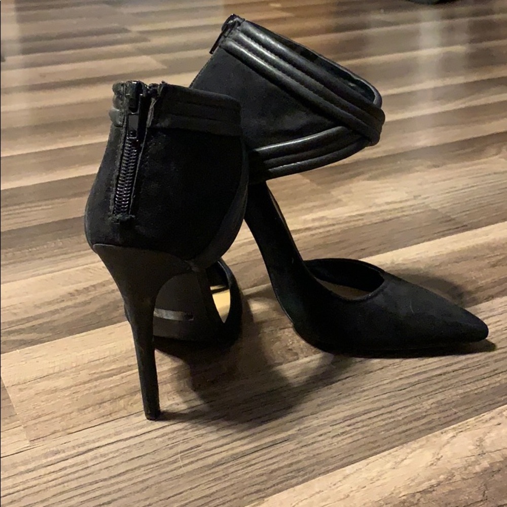Black 4” pumps